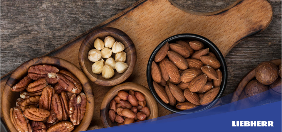 Можно ли хранить орехи в холодильнике?