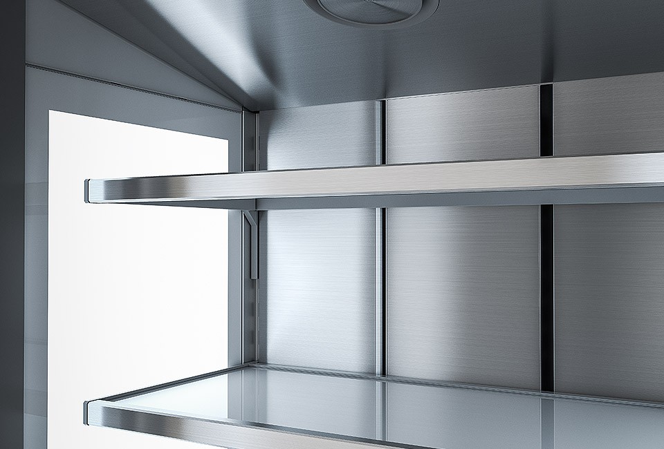 Светодиодные панели находятся по всей боковой поверхности холодильной и морозильной камер